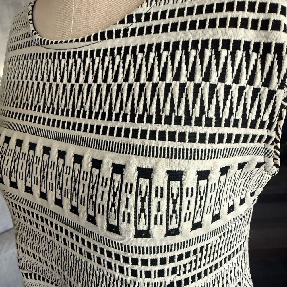 Topshop Maternity Black and Cream Textured Dress With Cap Sleeves. Size 8 - Picture 3 of 9